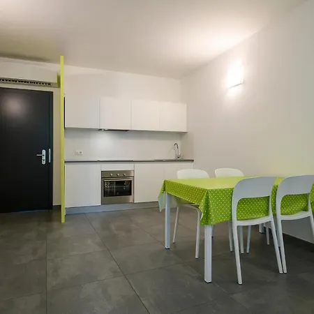 Borgo San Nazzaro 2* 리바 델 이탈리아 베로나